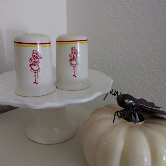 1960s era vintage salt and pepper restaurant style - Picture 1 of 1